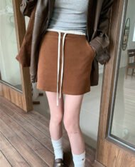 配邊抽繩繫帶短裙