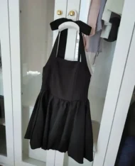 小辣掛脖露背黑短裙 - Image 4