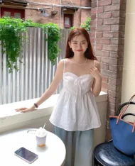 蕾絲鏤空娃娃上衣