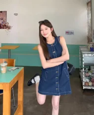 牛仔排扣口袋短裙