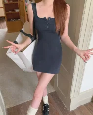 微辣排扣修身短裙 - Image 4