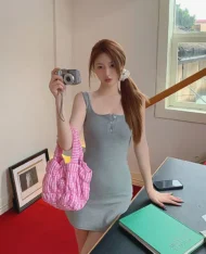 微辣排扣修身短裙 - Image 2