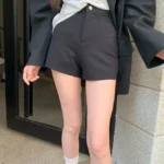 極瘦百搭單釦短裤