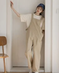 工裝背帶褲+休閒Tee