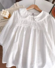 (Defect) 蕾絲工藝娃娃領寬上衣 - Image 9