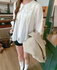 (Defect) 蕾絲工藝娃娃領寬上衣 - Image 4