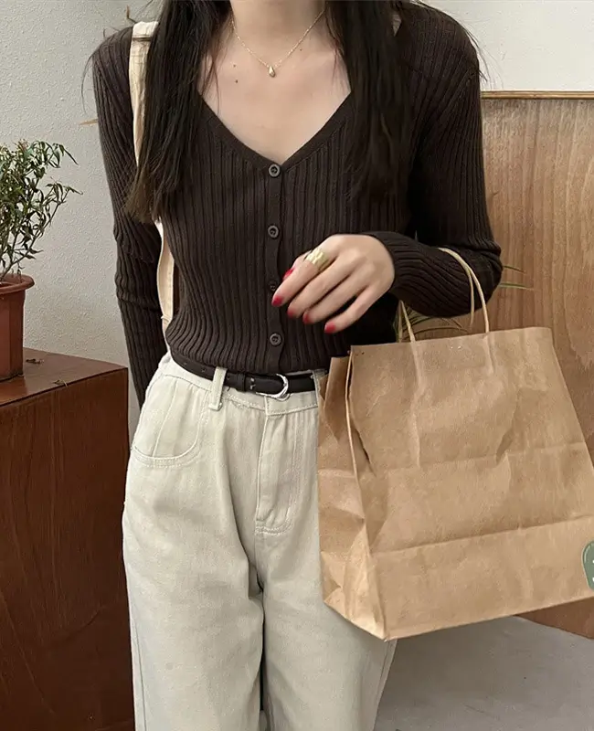 o22 (1) 休閒慵懶V領排扣上衣 - Image 1