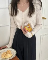 休閒慵懶V領排扣上衣 - Image 3