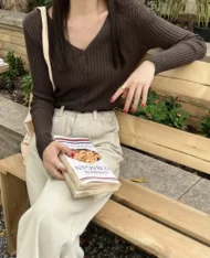 休閒慵懶V領排扣上衣 - Image 2