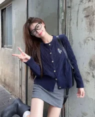 小熊刺繡麻花上衣外套 - Image 3