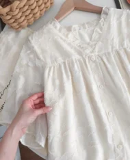 [預購補貨中] 中式荷葉V領緹花上衣 - Image 7