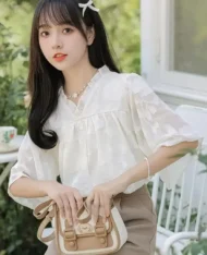 [預購補貨中] 中式荷葉V領緹花上衣