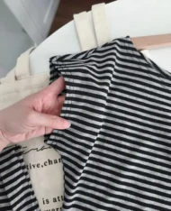 斜露肩側綁帶條紋上衣 - Image 11