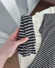 斜露肩側綁帶條紋上衣 - Image 13