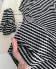 斜露肩側綁帶條紋上衣 - Image 12