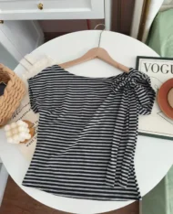 斜露肩側綁帶條紋上衣 - Image 9