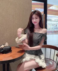 斜露肩側綁帶條紋上衣 - Image 6