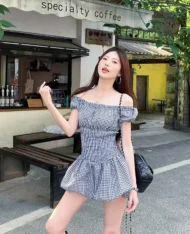 一字領格紋連體短褲 - Image 9