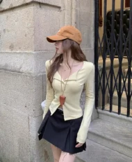 春暖色調翻領排扣上衣