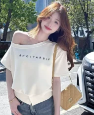 微性感斜肩字母上衣 - Image 4