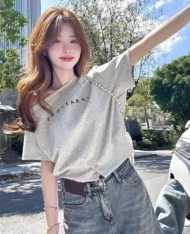 微性感斜肩字母上衣 - Image 7