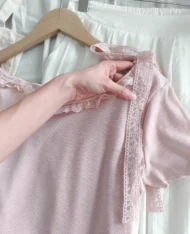 芭蕾風斜肩蕾絲繫帶上衣 - Image 15