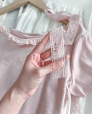 芭蕾風斜肩蕾絲繫帶上衣 - Image 16