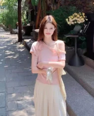 芭蕾風斜肩蕾絲繫帶上衣