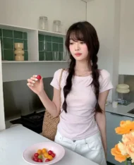 掛脖綁帶字母修身上衣 - Image 2